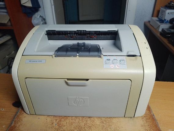 Принтер Б-класс HP LaserJet 1020 / Лазерная монохромная печать / 600x600 dpi / A4 / 14 стр/мин / USB 2.0 б/у | Зображення 1