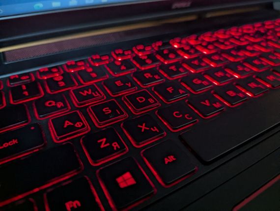 Игровой ноутбук Dell Inspiron 15-5577 / 15.6" (1920x1080) IPS / Intel Core i7-7700HQ (4 (8) ядра по 2.8 - 3.8 GHz) / 16 GB DDR4 / 128 GB SSD + 1000 GB HDD / nVidia GeForce GTX 1050, 4 GB GDDR5, 128-bit / WebCam / Windows 10 б/у + Подарок Беспроводная мышь | Зображення 5