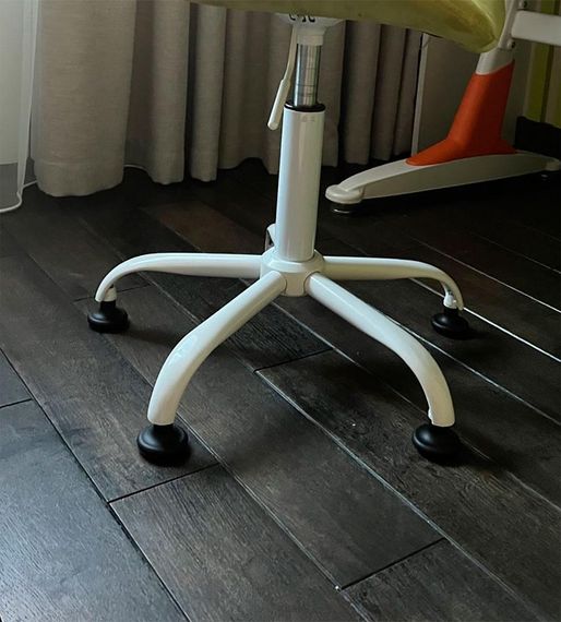 Стілець з м'яким сидінням Adam WT-Office D-530 мм на білій хрестовині з колесами, оббивка | Зображення 1