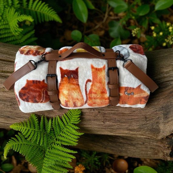 Плед тревел флісовий Котики бежевий з ременем Love You 150 x 200 см