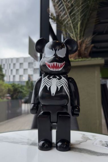 Bearbrick  x Marvel Spider-Man Black Costume дизайнерська статуетка ведмідь Беарбрік 28 см mb016 чорна | Зображення 3