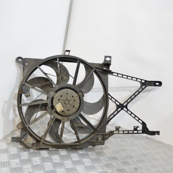 Вентилятор радіатора в зборі Opel Astra H Zafira B 2004-2015 Вентилятор охолодження радіатора Опель Астра Н Зафіра Б 13205947 | Зображення 1