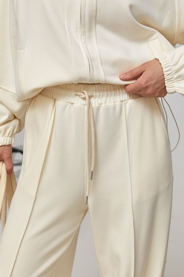 Вільний спортивний костюм із прямими штанами та кофтою з рукавами-реглан - кремовий цвет, M (є розміри) | Зображення 3