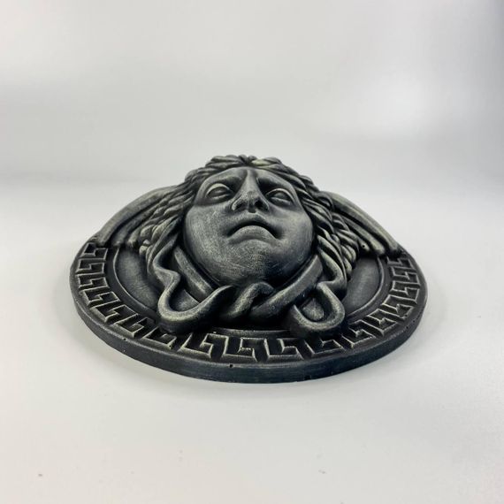 Барельєф "Горгона" з кріпленням на стіну. Сірий | Зображення 1