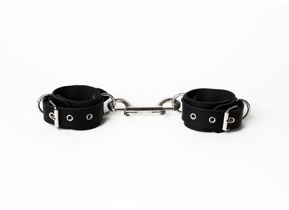 Наручники шкіряні з карабіном