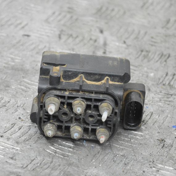 Блок клапанів пневмопідвіски Mercedes C216 W221 W222 W251 2005-2019 Клапан пневмопідвіски Мерседес A2513200058 | Зображення 1