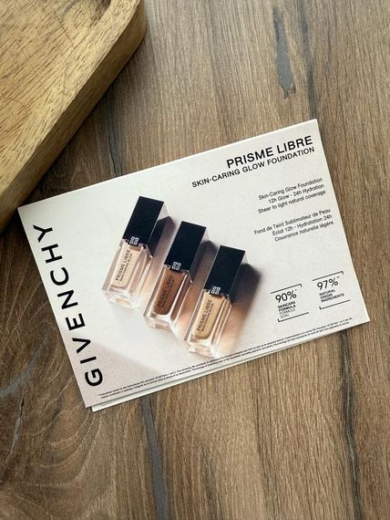 Тональний крем Givenchy prisme libre skin-caring glow foundation