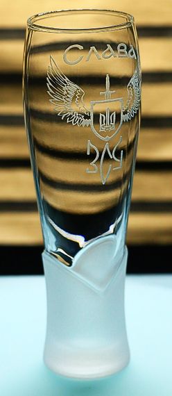 Пивний келих крафтовий 440 мл патріотичний Слава ЗСУ з гравіюванням подарунок кружка військовому | Зображення 1