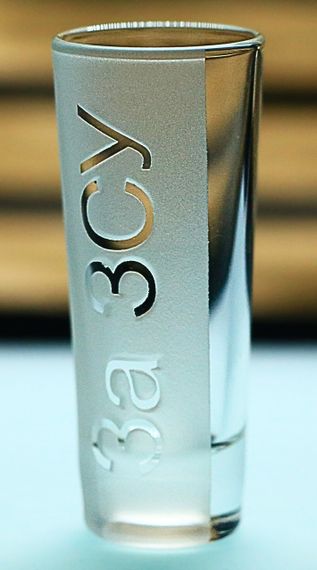 Рюмка 60 мл патриотическая ВСУ с гравировкой подарок стопка военном патриоту | Зображення 2