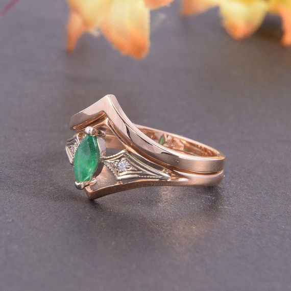 Набор из двух колец из красного золота с изумрудом 19 | Зображення 2