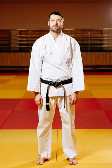 Біле кімоно для хлопців/чоловіків, карате, TM BUDOGI, зріст 190 см, щільність 240 гр/м.кв.