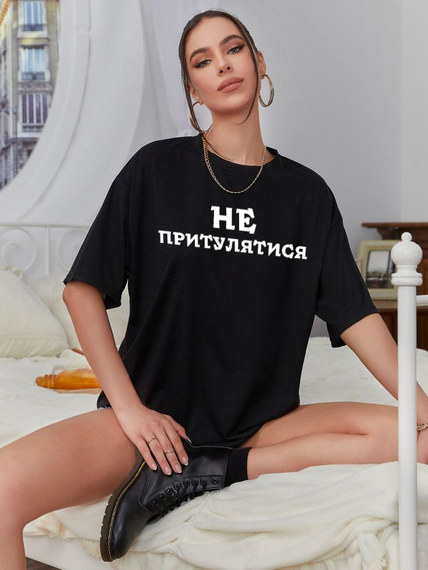 Жіноча футболка з мерчем