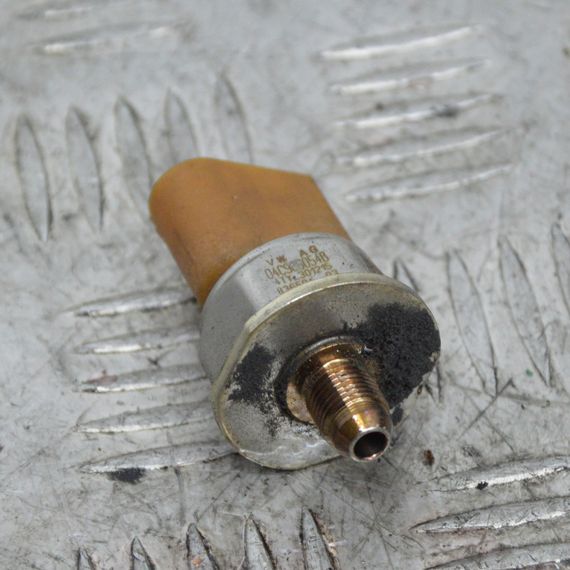 Датчик тиску палива 1.0 TSI Skoda Octavia Superb Датчик тиску подачі палива Шкода Октавія 04C906054B | Зображення 1