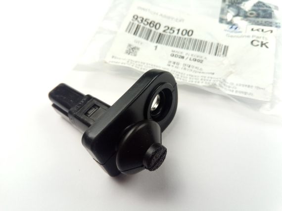 Кнопка (концевик) зачиняння дверей Hyundai/KIA, MOBIS (9356025100) (93560-25100)