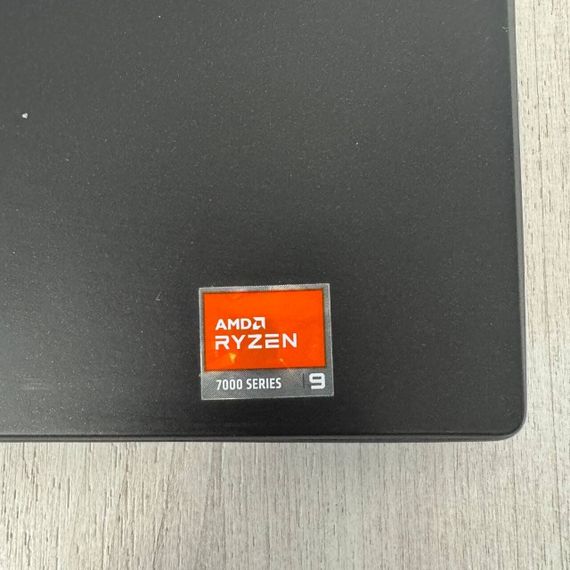 Ігровий ноутбук Б-клас Dell Alienware m16 R1 / 16" (2560x1600) IPS / AMD Ryzen 9 7845HX (12 (24) ядер по 3.0 - 5.2 GHz) / 16 GB DDR5 / 1000 GB SSD / nVidia GeForce RTX 4080, 12 GB GDDR6, 192-bit / WebCam б/в | Зображення 2