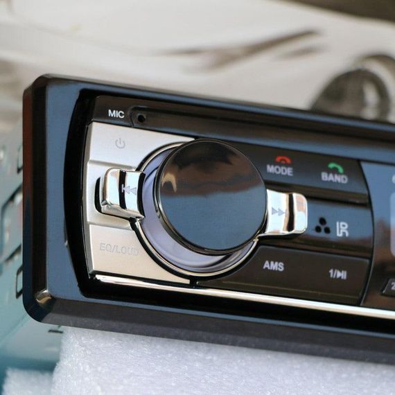 Мощная Автомагнитола с чистым звуком JSD-520BT С USB И BLUETOOTH | Зображення 3