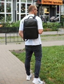 Классический мужской рюкзак из кожи 42х30х16, практичный аксессуар для ноутбука и документов, черный | Зображення 3