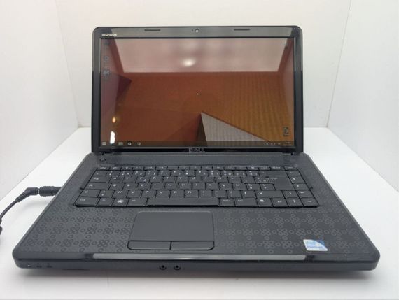 Ноутбук Dell Inspiron N5030 / 15.6" (1366x768) TN / Intel Pentium T4500 (2 ядра по 2.3 GHz) / 6 GB DDR3 / 250 GB HDD / Intel HD Graphics / WebCam / DVD-ROM б/в | Зображення 1