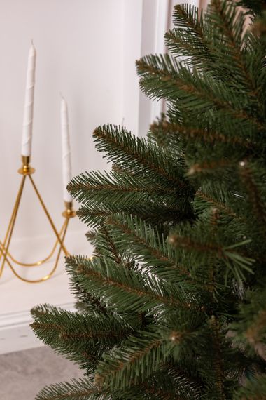 Штучна ялинка «Різдвяна ніч» 1,5 м – реалістична, преміум якість, на пластиковій підставці | Зображення 3