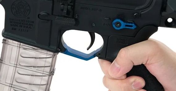 Спускова скоба Leapers AR15 збільшена. Колір - синій | Зображення 1