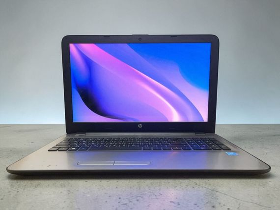 Ноутбук Б-класс HP 15-ay087ur / 15.6" (1366x768) TN / Intel Pentium N3710 (4 ядра по 1.6 - 2.56 GHz) / 8 GB DDR3 / 120 GB SSD / Intel HD Graphics / WebCam б/у | Зображення 1
