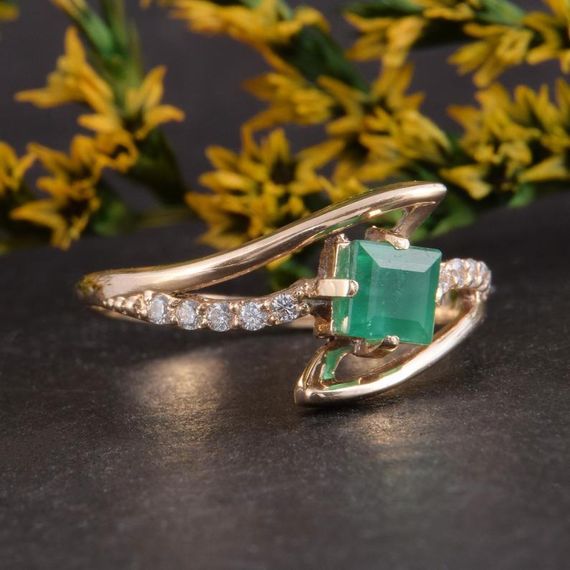 Женское золотое кольцо с изумрудом 17.5 | Зображення 4