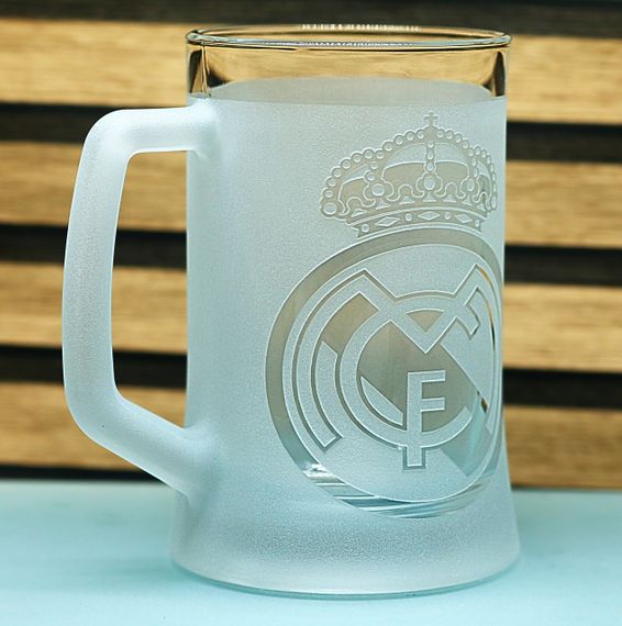 Пивной бокал 670 мл Реал Мадрид Real Madrid с гравировкой подарок для фаната ФК футбольная кружка | Зображення 1