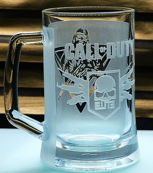 Пивной бокал Call of Duty 670мл с гравировкой кружка для фаната CoD Подарок с игровой тематикой фаната шутеров | Зображення 1
