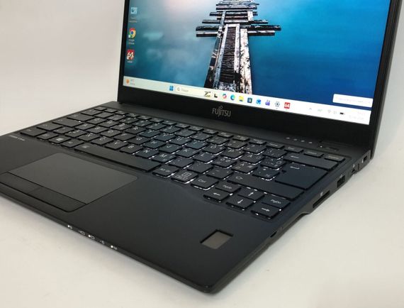 Ультрабук Б-класс Fujitsu LifeBook U939 / 13.3" (1920x1080) IPS / Intel Core i5-8265U (4 (8) ядра по 1.6 - 3.9 GHz) / 16 GB DDR4 / 256 GB SSD / Intel UHD Graphics / WebCam / Win 11 Pro б/у + Подарок Флеш-накопитель Kingston DataTraveler Exodia S 64GB | Зображення 7