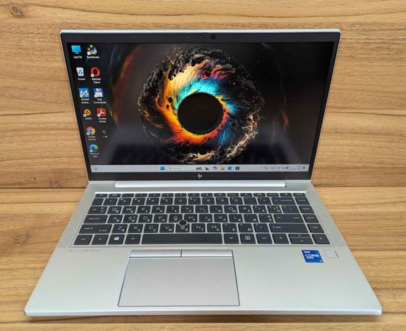 Ультрабук HP EliteBook 840 G8 / 14" (1920x1080) IPS / Intel Core i7-1185G7 (4 (8) ядра по 3.0 - 4.8 GHz) / 16 GB DDR4 / 512 GB SSD / Intel Iris Xe Graphics / WebCam / TouchID / Windows 11 б/в + Подарунок Бездротова миша / USB | Зображення 1
