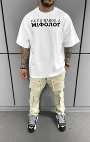 Футболка з мерчем