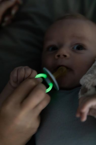 Соска пустушка Bibs Colour Petrol Glow  0-6 міс Латекс світиться у темряві | Зображення 2