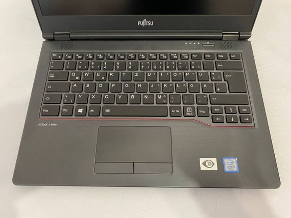Ноутбук Fujitsu LifeBook U748 / 14" (1920x1080) IPS / Intel Core i5-7200U (2 (4) ядра по 2.5 - 3.1 GHz) / 12 GB DDR4 / 256 GB SSD / Intel HD Graphics 620 / WebCam б/в | Зображення 3