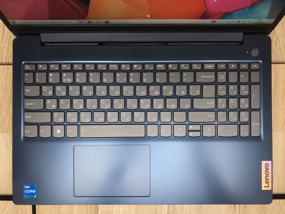 Ноутбук Б-класс Lenovo IdeaPad Slim 3 15IRU8 / 15.6" (1920x1080) IPS Touch / Intel Core i5-1335U (10 (12) ядра по 3.4 - 4.6 GHz) / 8 GB DDR4 / 256 GB SSD M.2 / Intel Iris Xe Graphics / WebCam б/у | Зображення 3