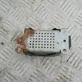 Підсилювач сигналу антени Volkswagen Golf V 2003-2009 Блок управління антени Фольксваген Гольф 5 1K6035570F