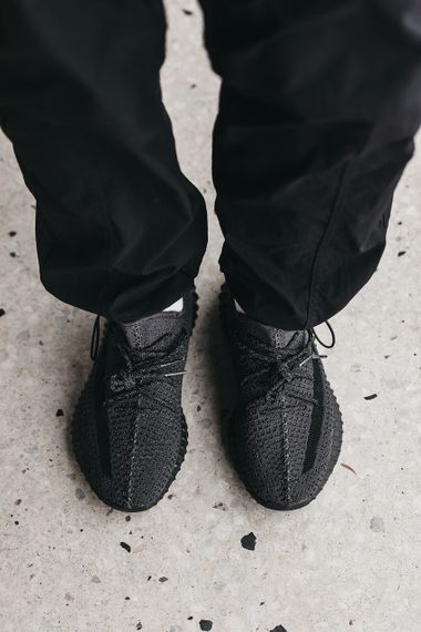 Кроссовки Yeezy Boost 350 v2 Black (Шнурки рефлектив) , Вьетнам 0001 42 | Зображення 1