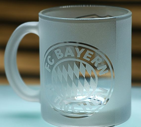 Скляна чашка для чаю та кави 320 мл з  гравіюванням лого футбольного клуба ФК Баварія Кейн 9 | Зображення 2