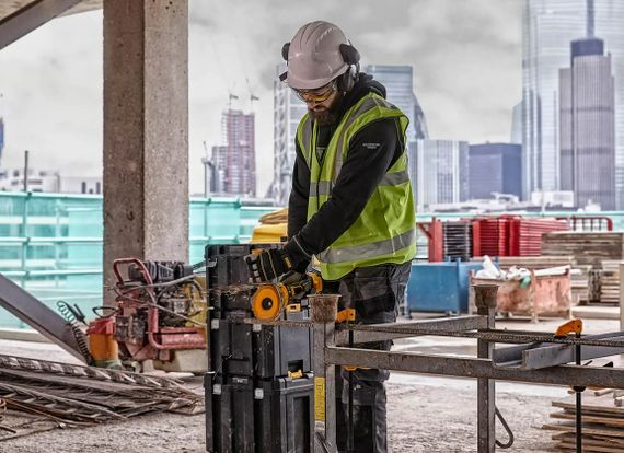 Акумуляторна болгарка DeWalt без АКБ та ЗП DCG418N | Зображення 2