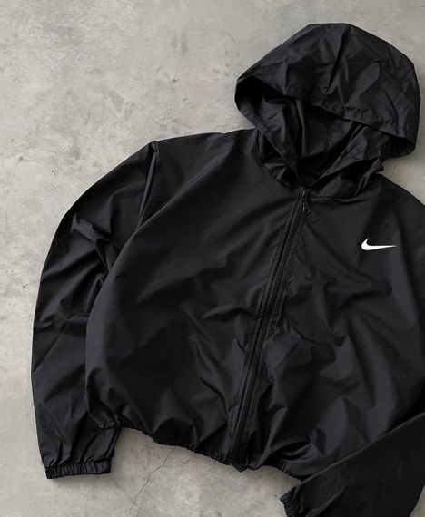 Женская короткая легкая ветровка из плащевки на молнии с капюшоном цвет черный, размер 42/46 TS110 | Зображення 1