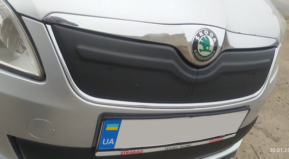 Зимова накладка на решітку (2011-2014, верхня) Глянцева для Skoda Fabia рр