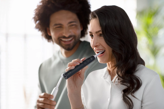 Philips Електрична звуковая зубная щітка Sonicare 3100 series HX3671/14 (HX3671/14) | Зображення 1