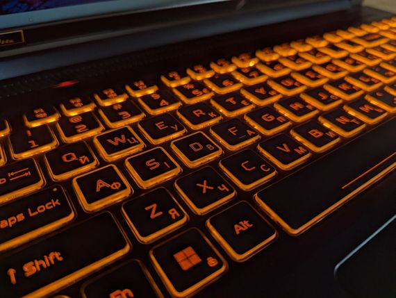 Игровой ноутбук Acer Nitro ANV 16-61 / 16" (1920x1200) IPS / AMD Ryzen AI 7 350 (8 (16) ядер по 2.0 - 5.0 GHz) / 16 GB DDR5 / 1000 GB SSD / nVidia GeForce RTX 5060, 8 GB GDDR7, 128-bit / WebCam / Windows 11 б/у + Подарок Беспроводная мышь / USB | Зображення 5