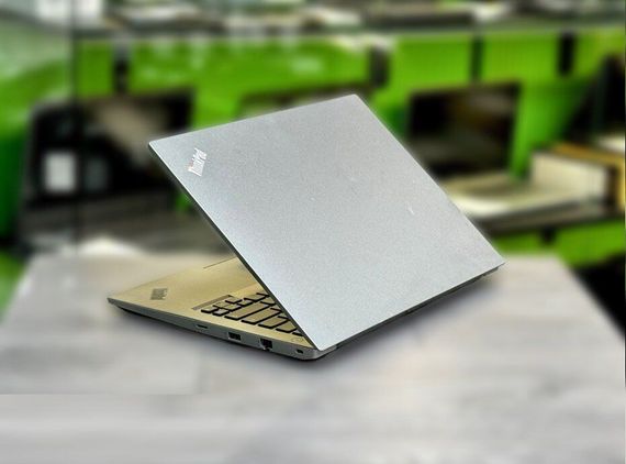 Ноутбук Б-класс Lenovo ThinkPad E480 / 14" (1920x1080) IPS / Intel Core i7-8550U (4 (8) ядра по 1.8 - 4.0 GHz) / 16 GB DDR4 / 256 GB SSD + 1000 GB HDD / AMD Radeon RX 550, 2 GB GDDR5, 64-bit / WebCam б/у | Зображення 4