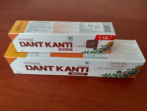Зубная паста Патанджали DANT KANTI 200г,  травяная паста, лечебная паста