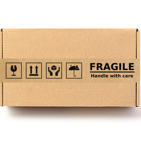 Скотч этикетка крафт "Fragile"​​​​​, 50х294 мм (100 шт/рулон) с принтом, самоклеющаяся Viskom