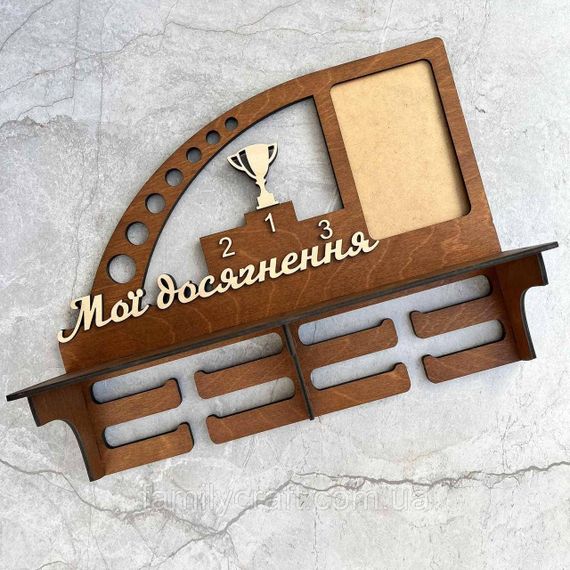 Медальниця з фоторамкою і полицею для кубків Дерев'яний тримач для медалей Органайзер для нагород | Зображення 4