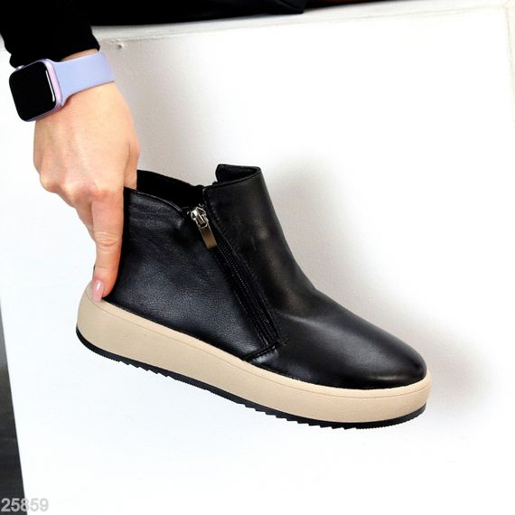 Лаконичные черные кожаные зимние ботинки на две молнии 40