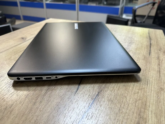 Ноутбук Samsung NP940 15.6" 4K Touch i7 6700HQ/16Gb/256Gb SSD/GTX 950M Б/В | Зображення 2