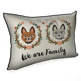 Подушка інтер'єрна з мішковини We are family 45x32 (43PHB_18L004_WH)