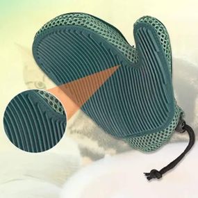 Перчатка для вычесывания шерсти с домашних животных Зеленая